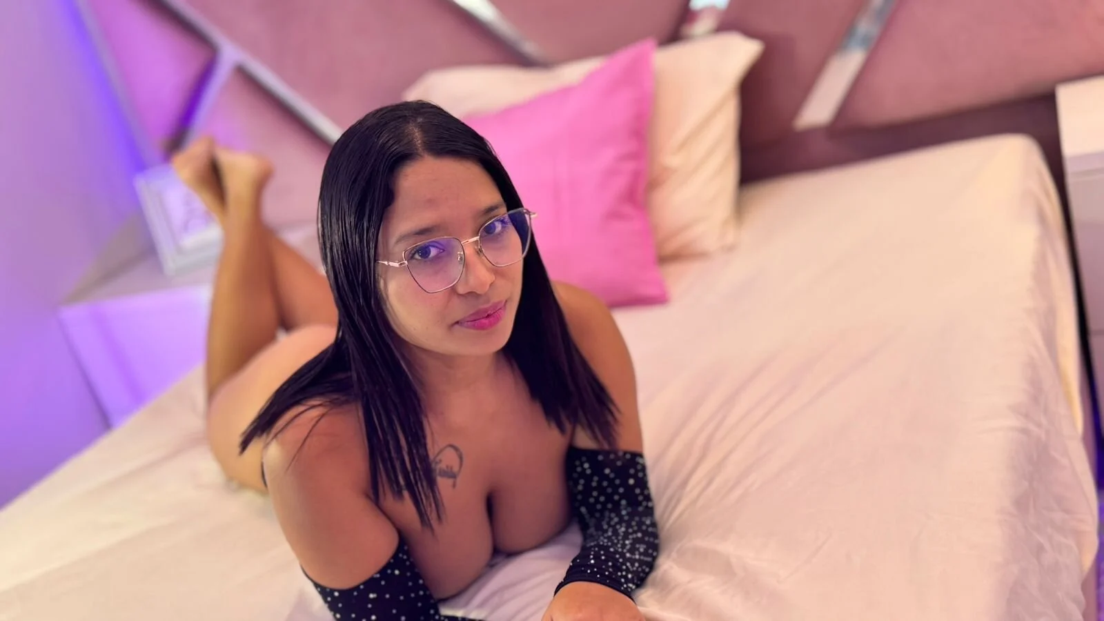 XXX Porn Photo of Nude AvieRose 4