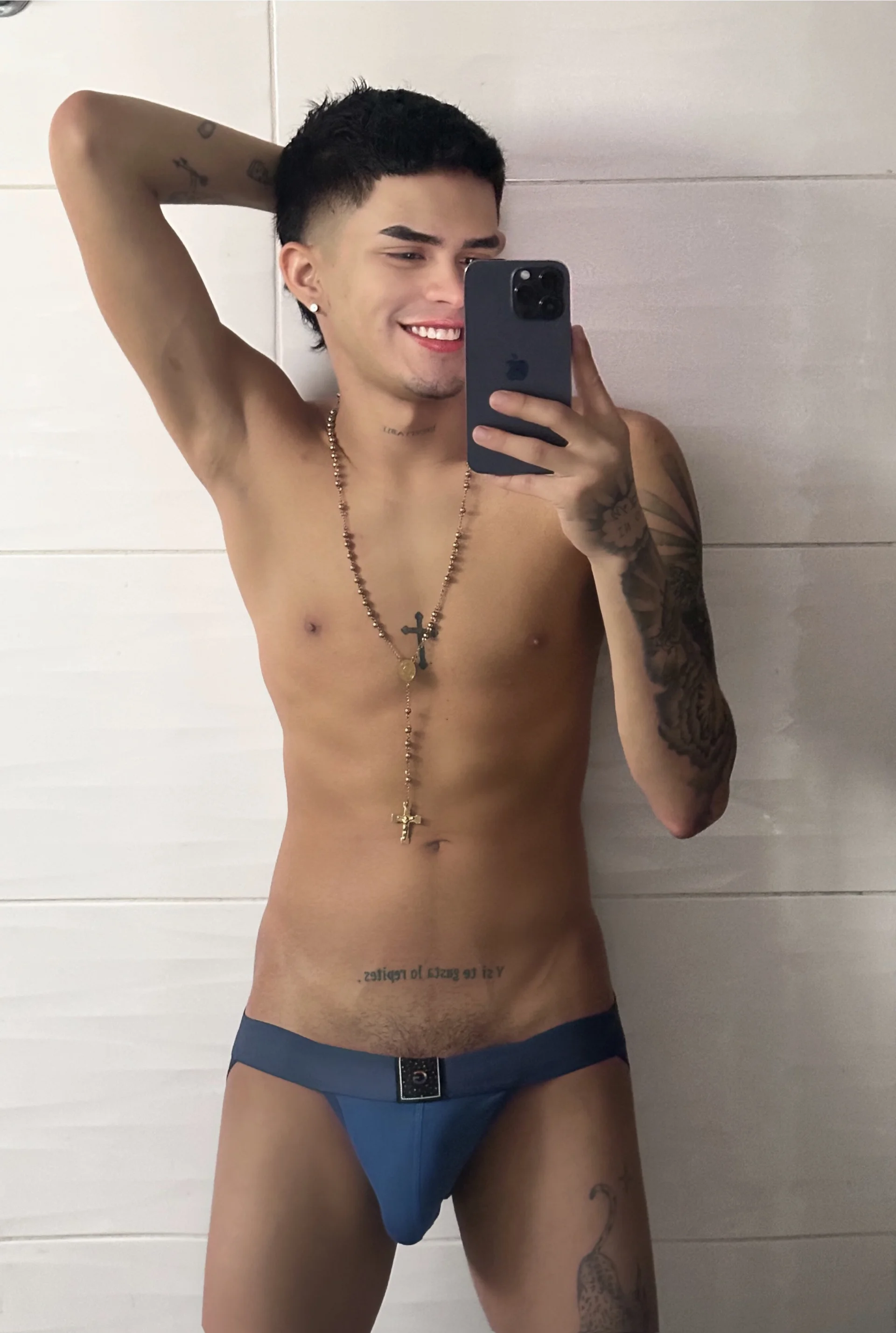 XXX Porn Photo of Nude huge_Santiago 19