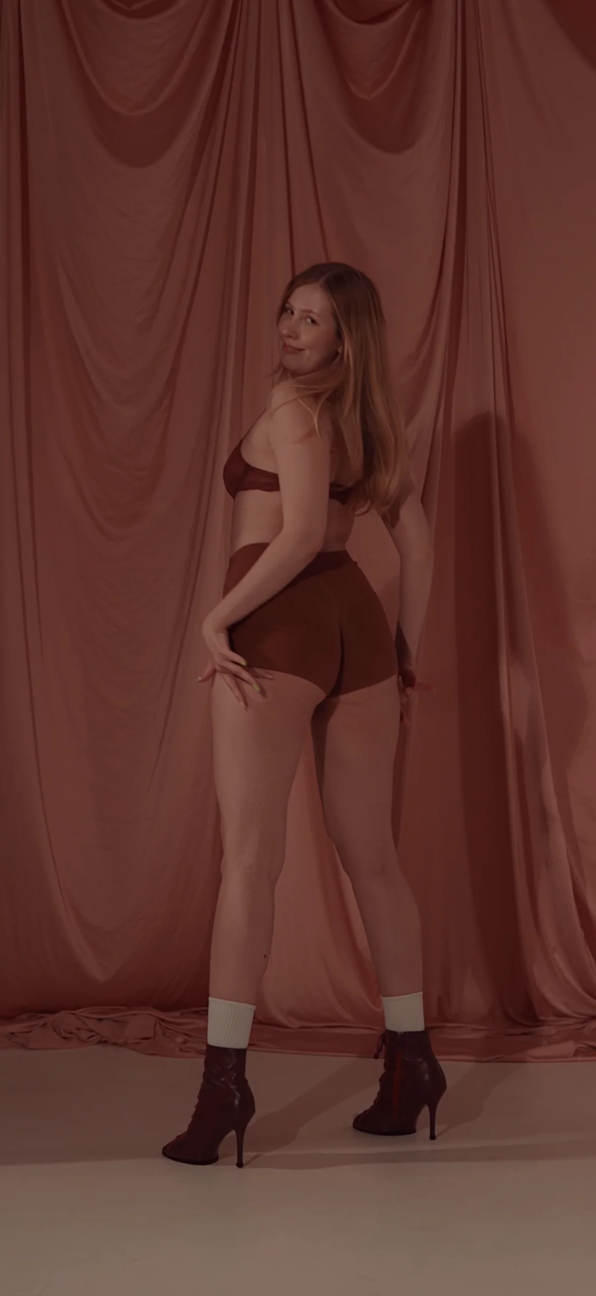 XXX Porn Photo of Nude HoneyAudrey 9