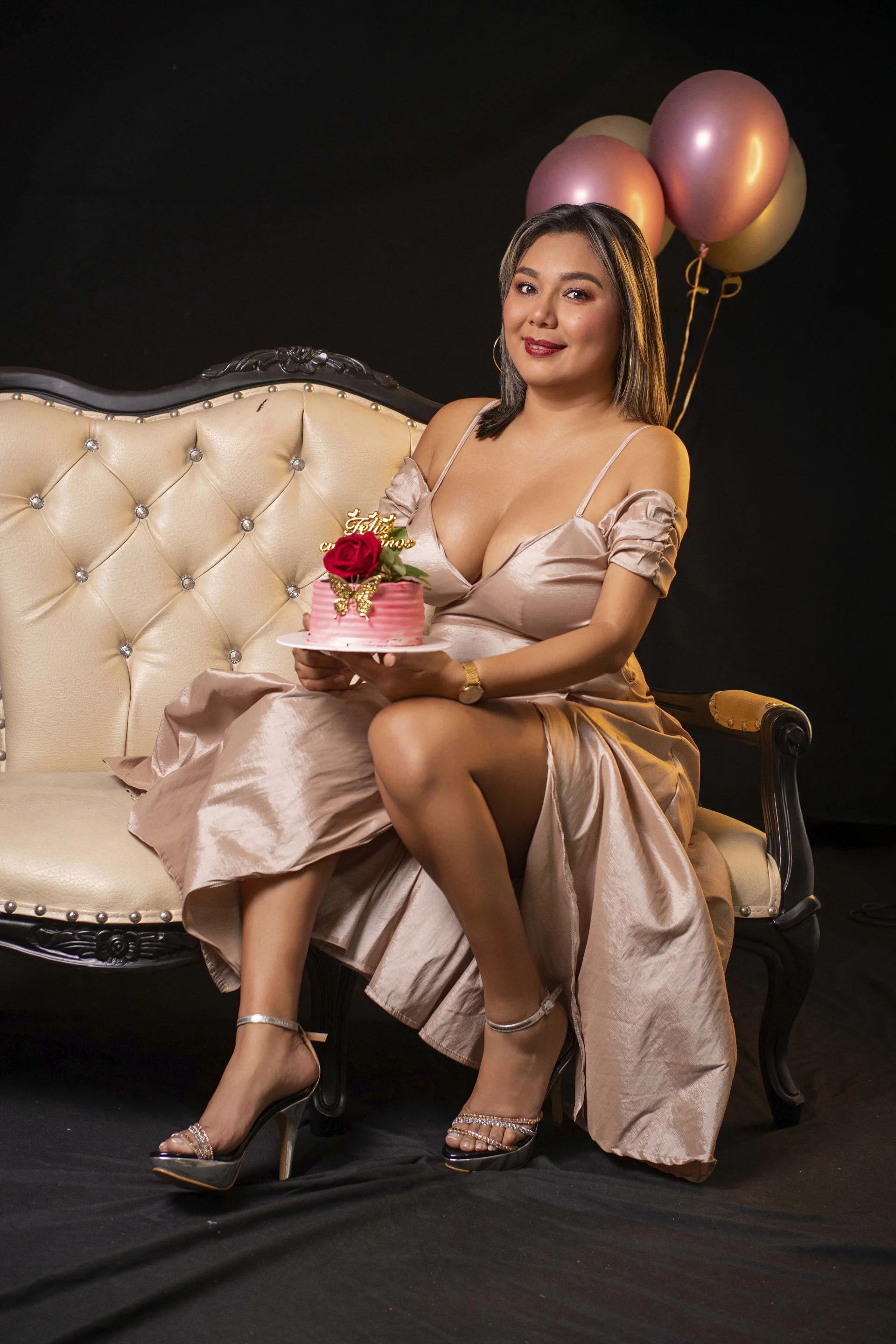 XXX Porn Photo of Nude LatinaHoleQueen 18
