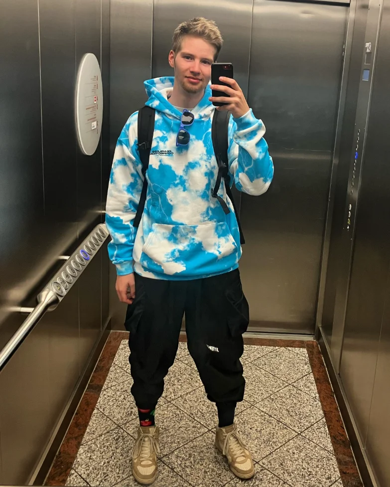 XXX Porn Photo of Nude PublicLuke 3
