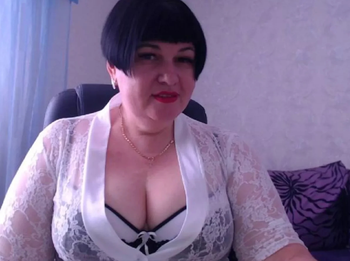 XXX Porn Photo of Nude AlluringCurves 4