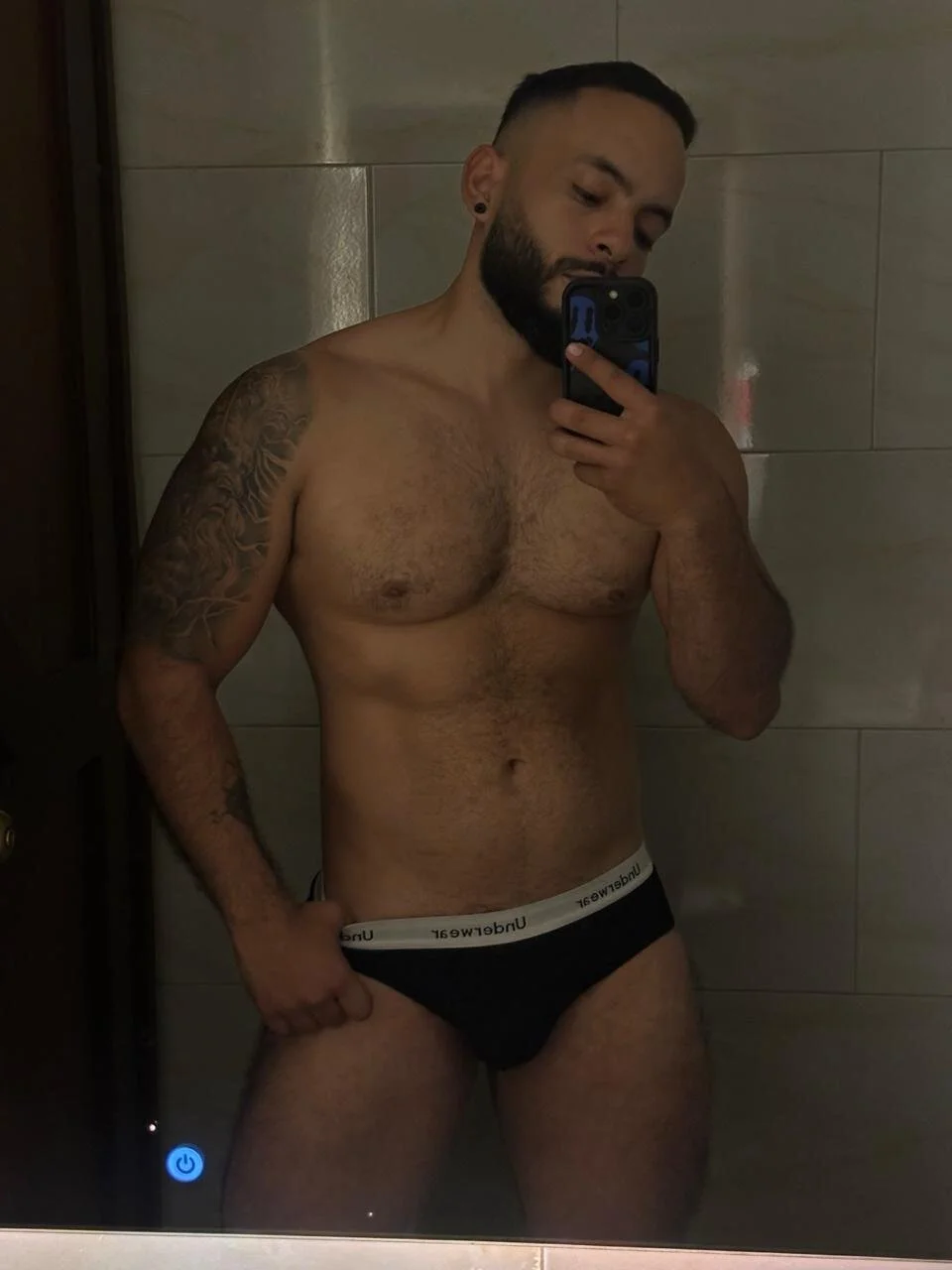 XXX Porn Photo of Nude Mike_savage3 73