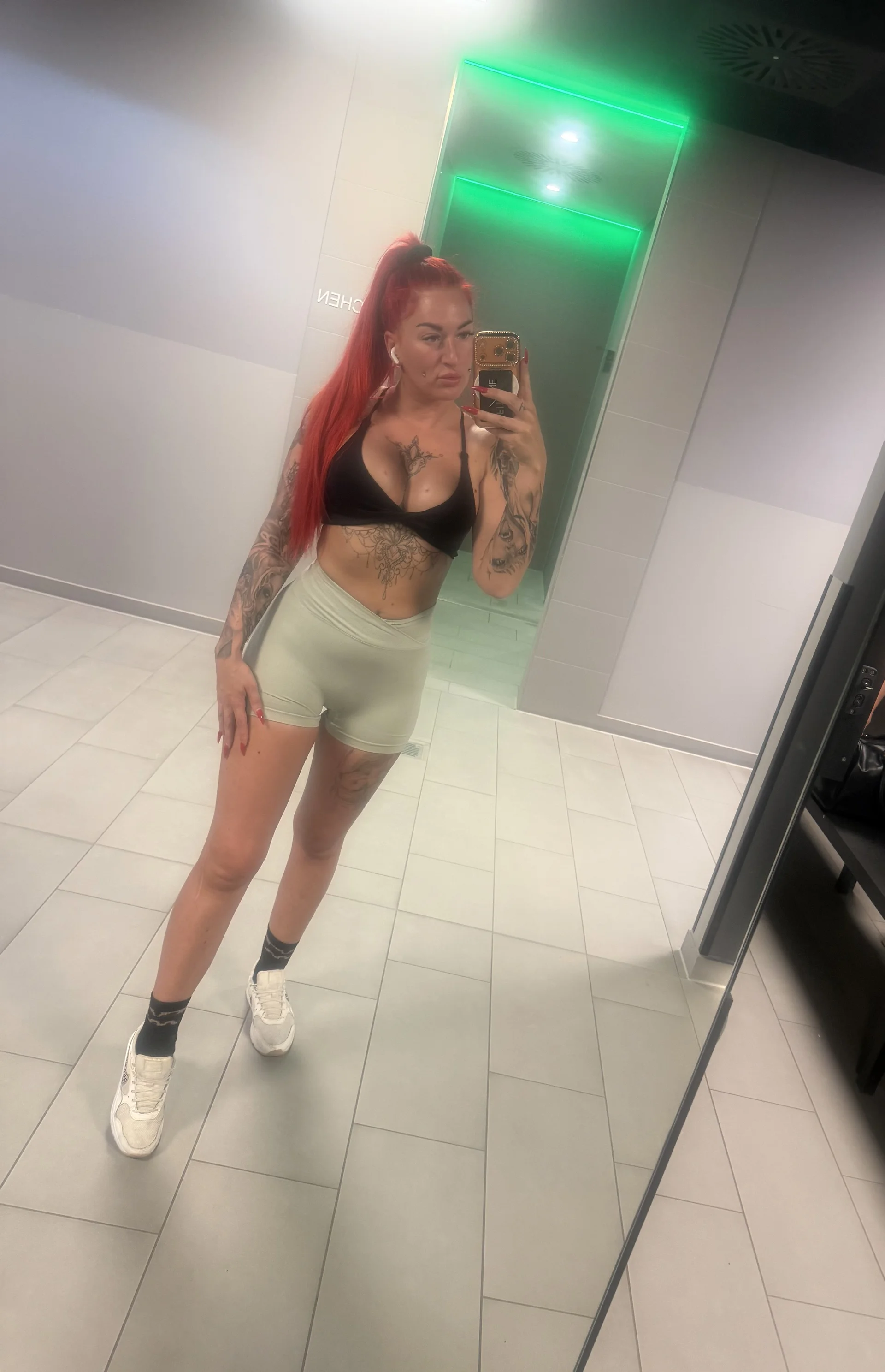 XXX Porn Photo of Nude MrsRedFoxy 22