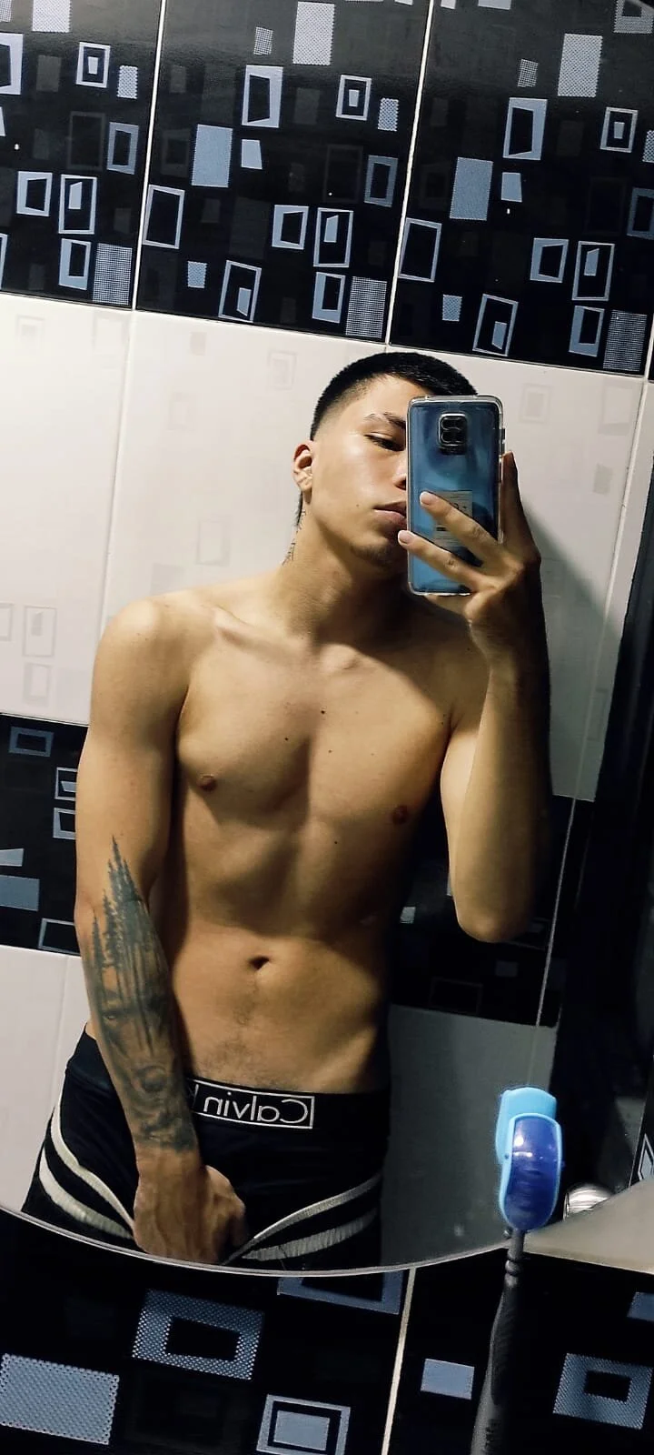 XXX Porn Photo of Nude LoganGreys 17