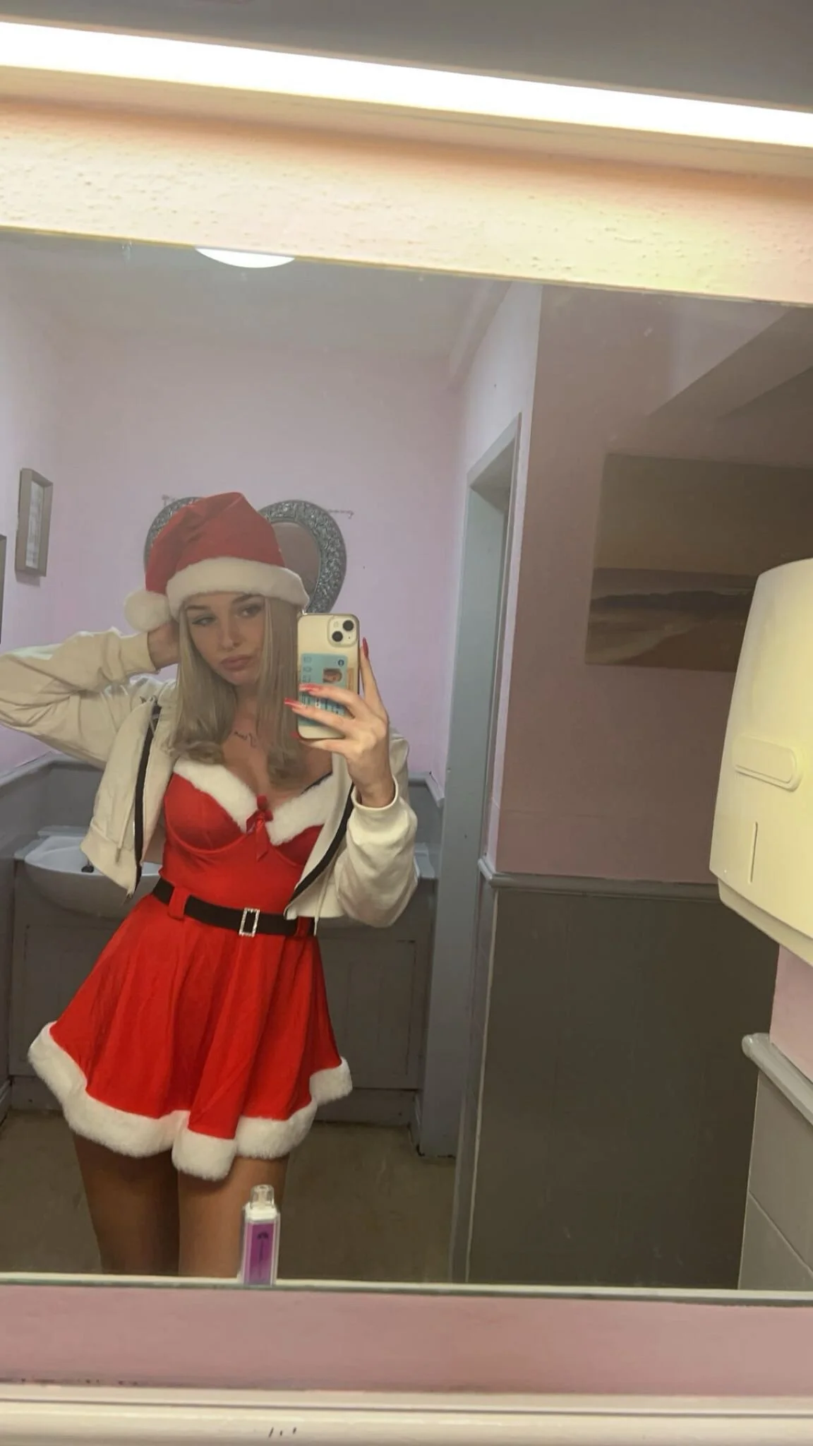 XXX Porn Photo of Nude Charlottepeace 1