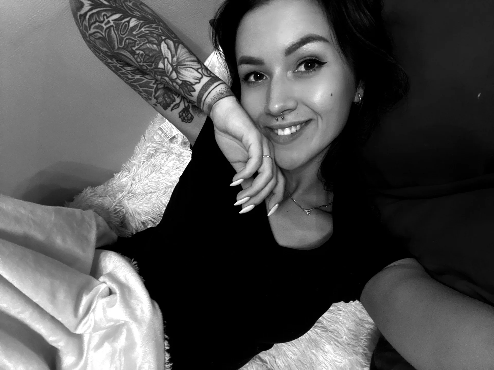 XXX Porn Photo of Nude GirlGogo 24
