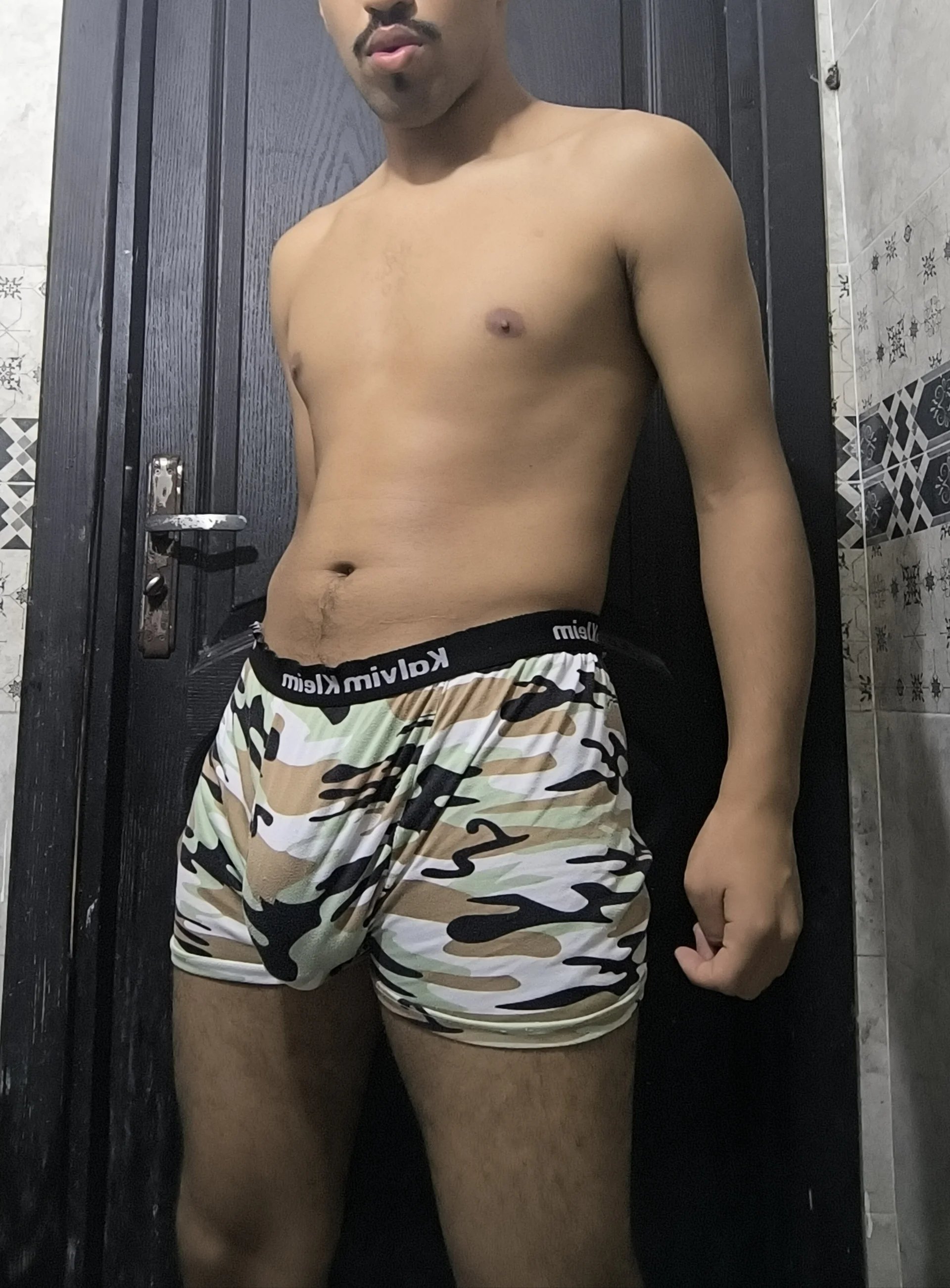 XXX Porn Photo of Nude twinkarabboy 3