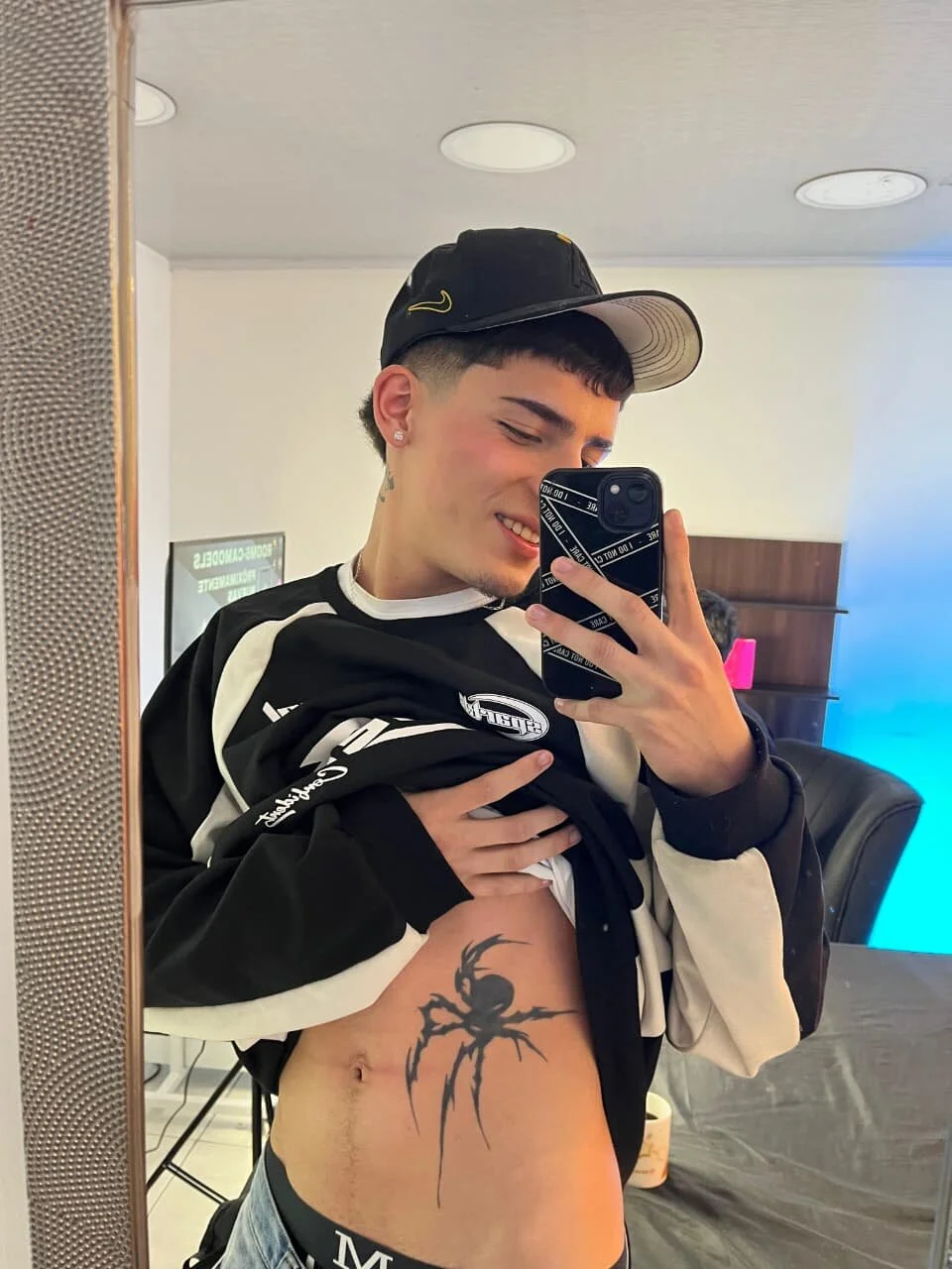 XXX Porn Photo of Nude MateoMitchell 9