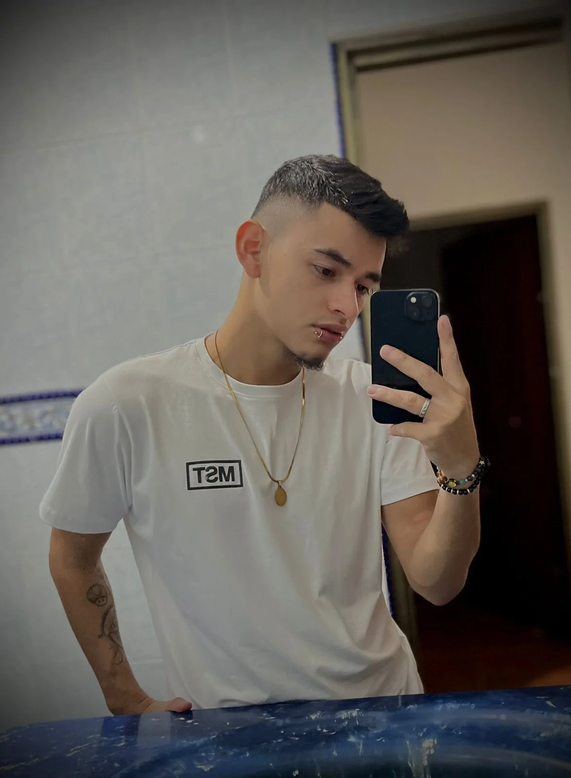 XXX Porn Photo of Nude VikoHands 25