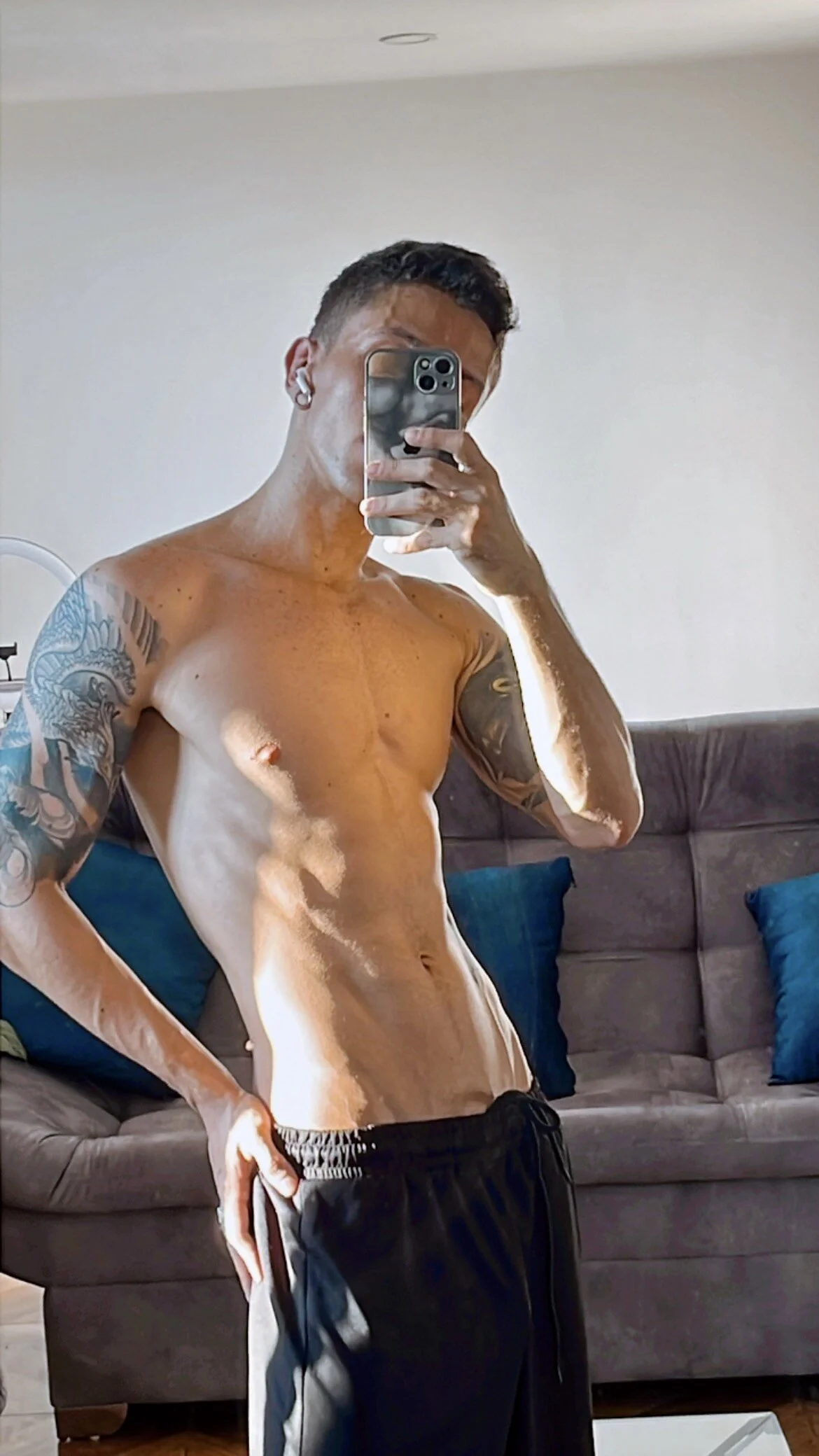 XXX Porn Photo of Nude aaronswt 21