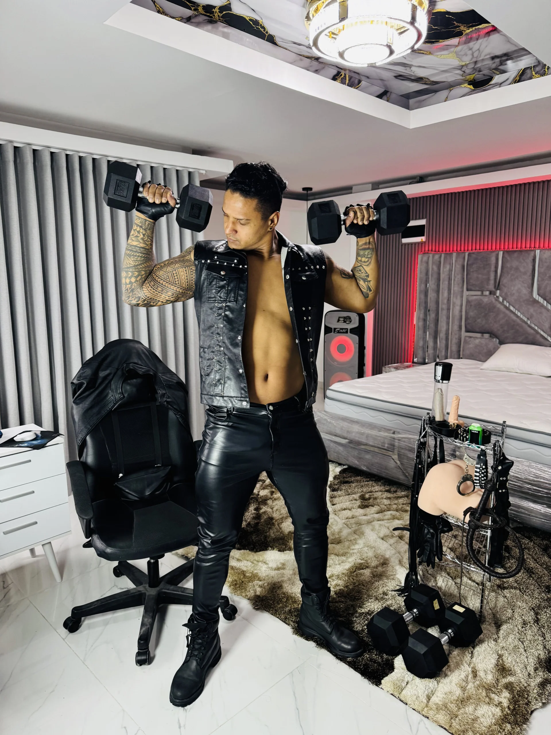 XXX Porn Photo of Nude master_leather 38