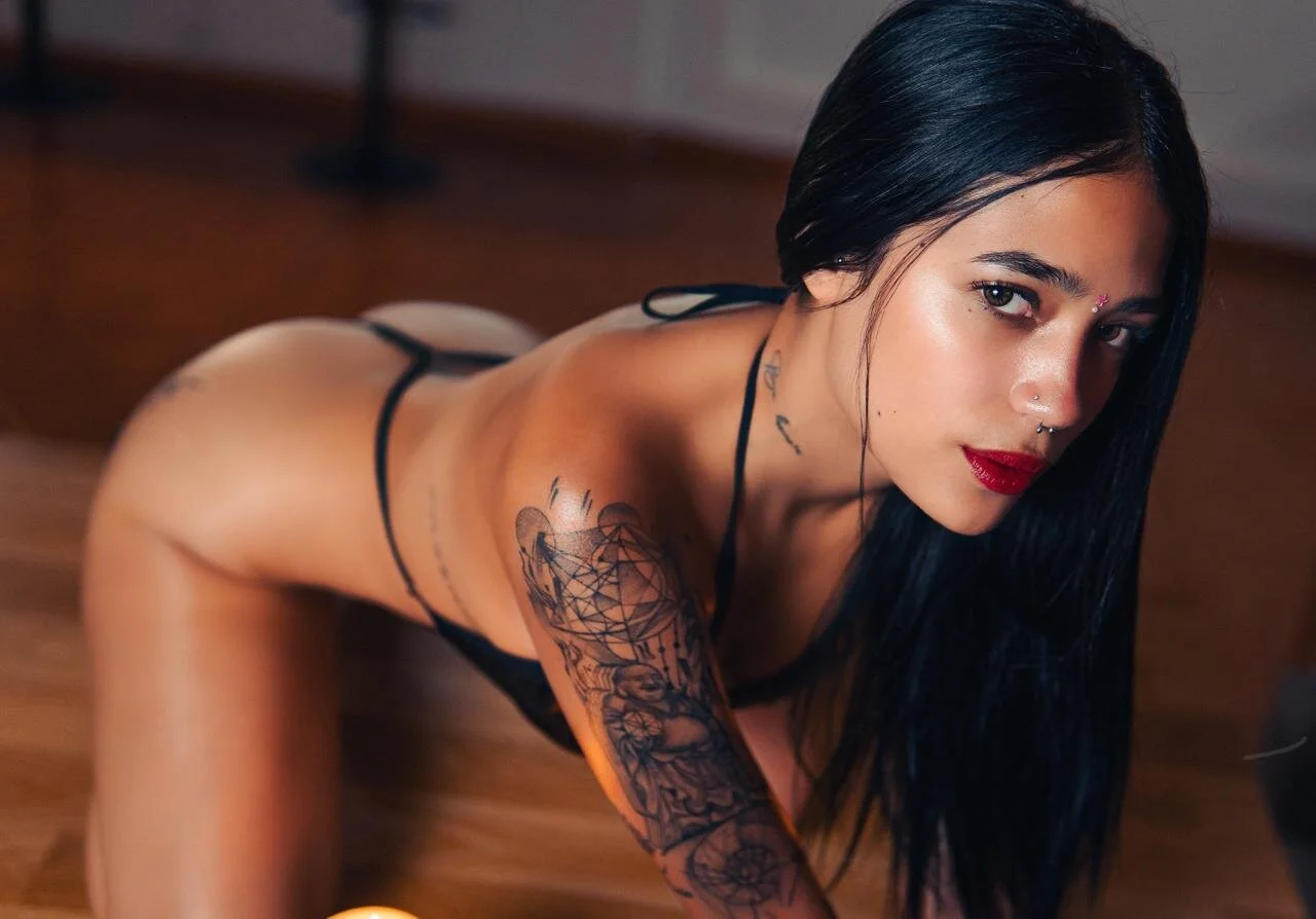 XXX Porn Photo of Nude laura_rouse_ 35