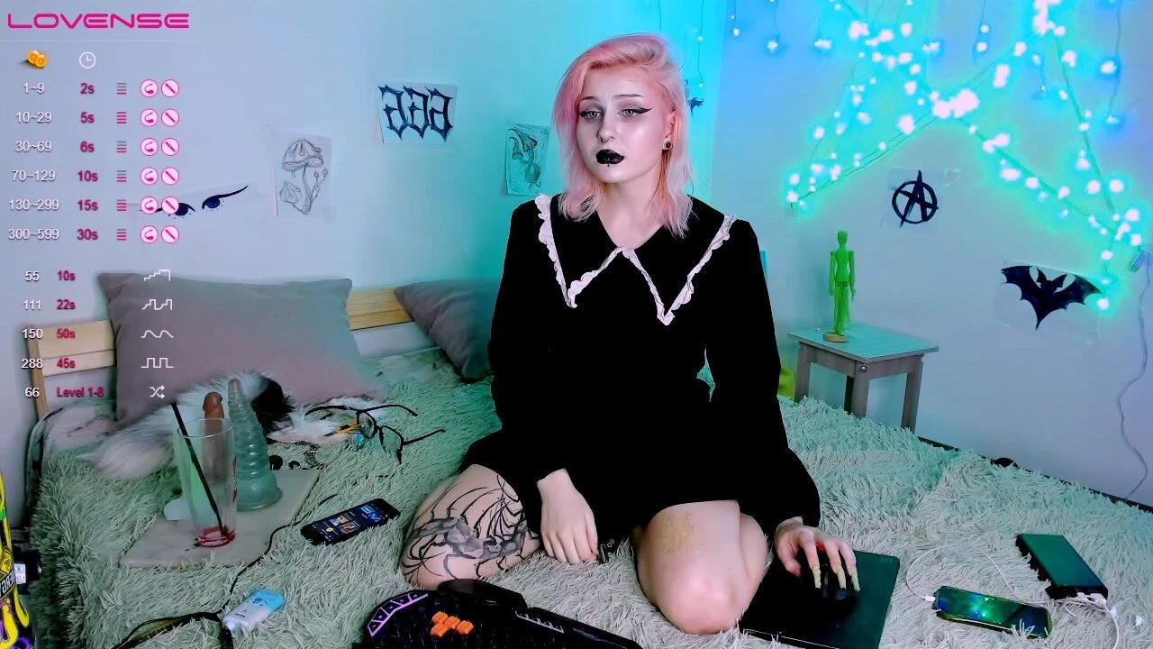 XXX Porn Photo of Nude little_grinch666 18