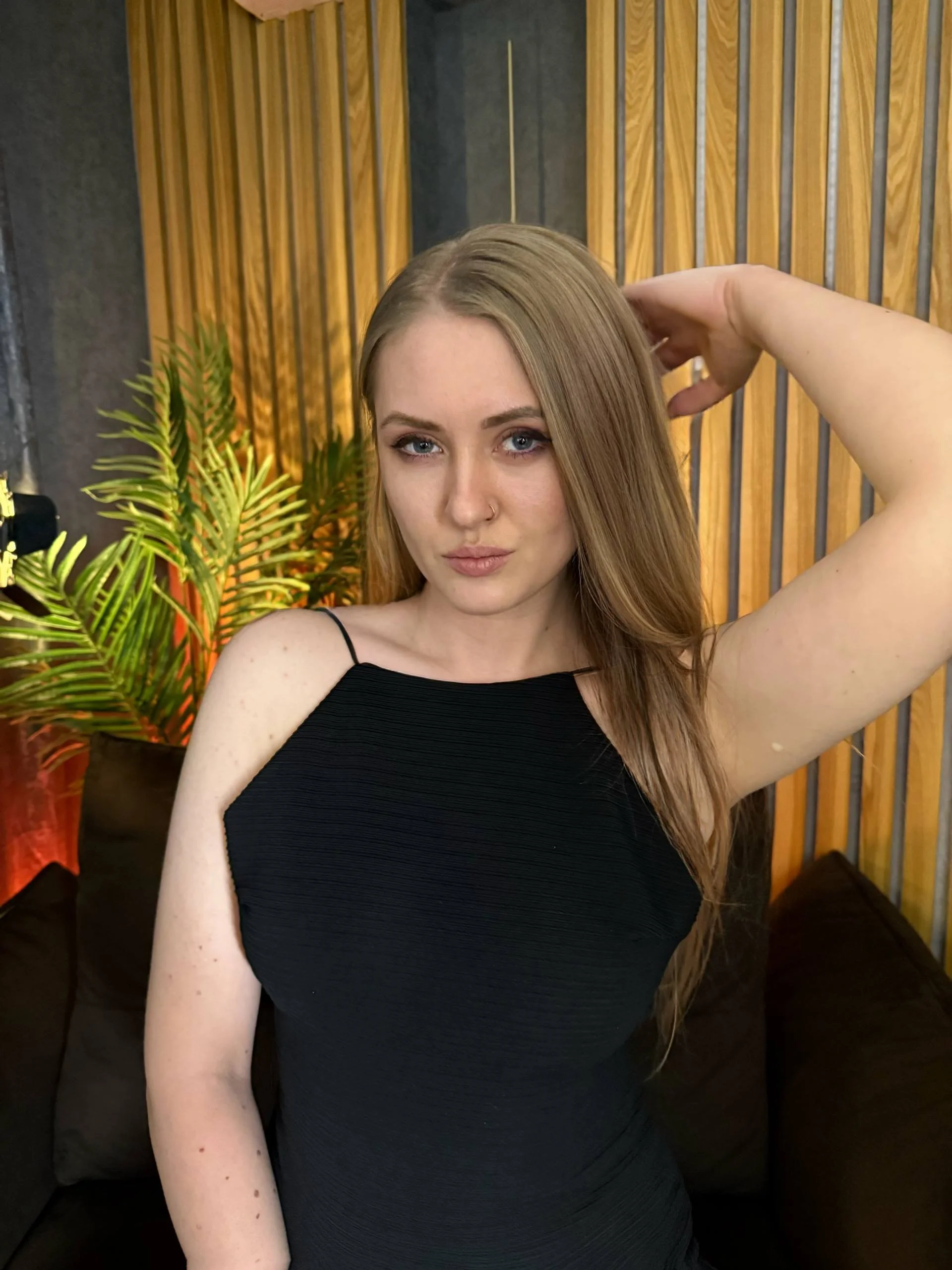 XXX Porn Photo of Nude DramaQuenns 1