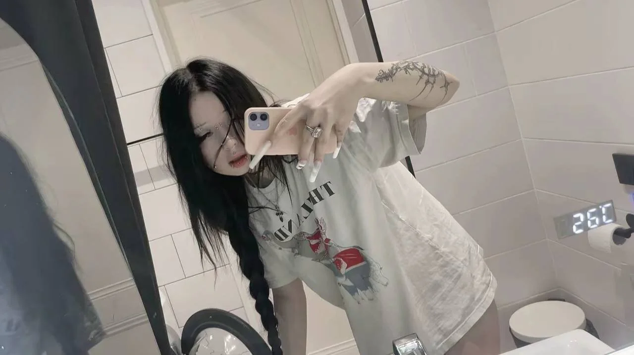 XXX Porn Photo of Nude Ellay_ 11