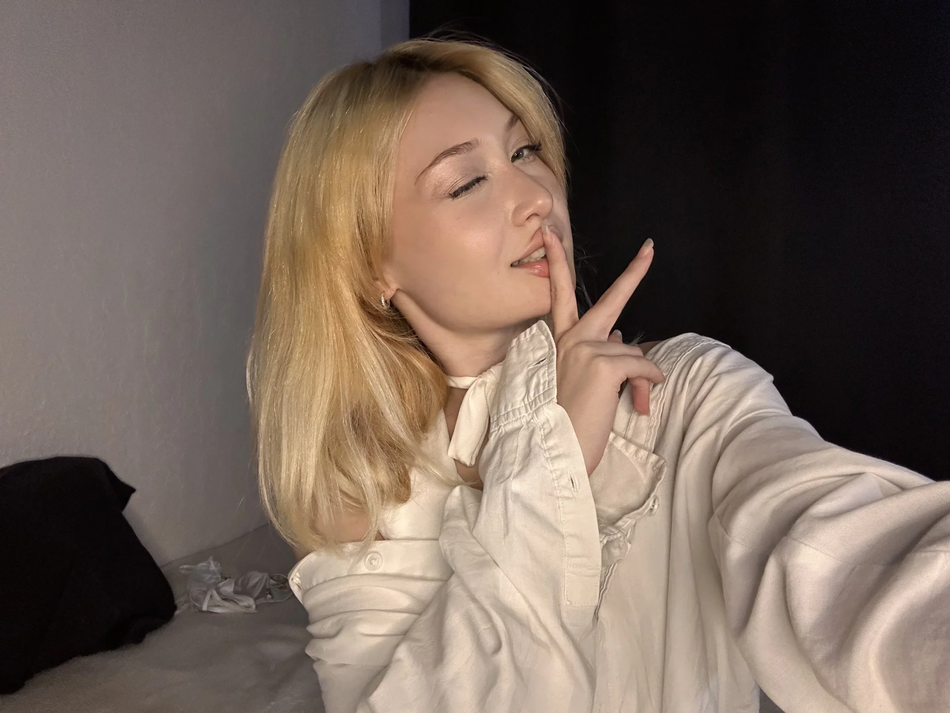 XXX Porn Photo of Nude BlissfulDreams 15