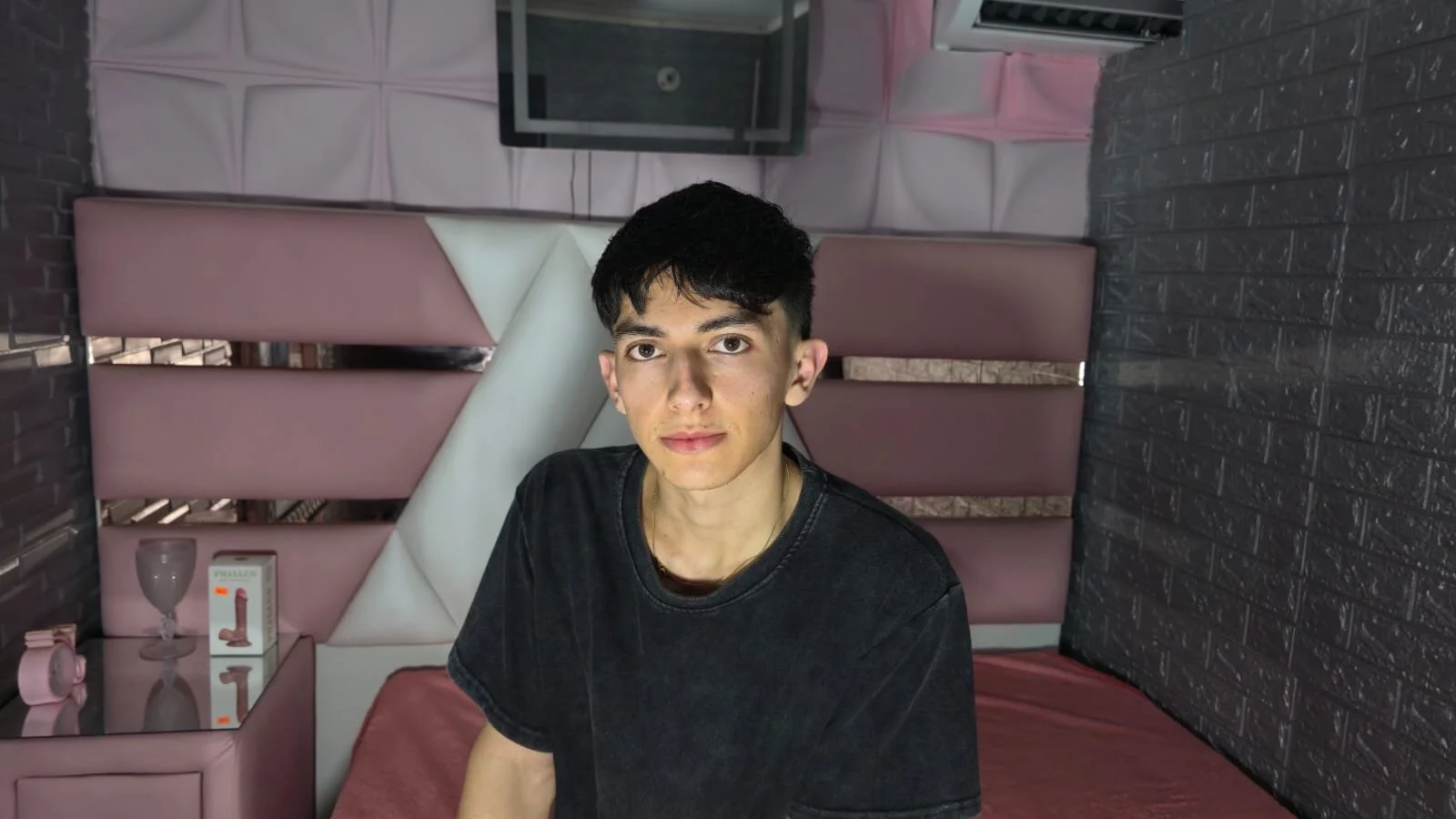 XXX Porn Photo of Nude ElanGiraldo 3