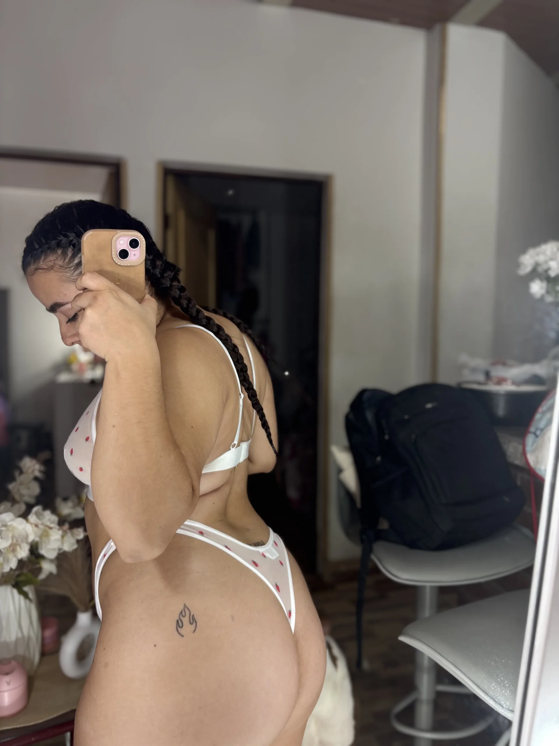 XXX Porn Photo of Nude Laura_Med 14