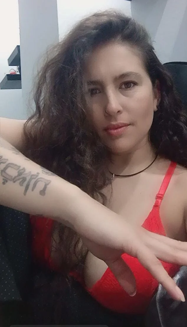 XXX Porn Photo of Nude Leyla_Horny_Bg 15