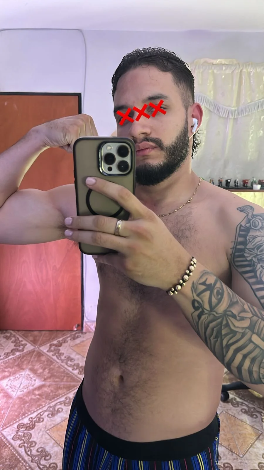 XXX Porn Photo of Nude Raymond_bakerr 4