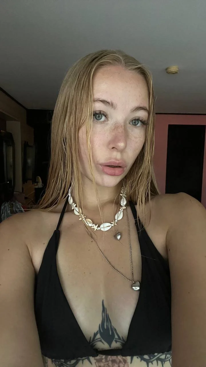 XXX Porn Photo of Nude Lizzy_meoww 14