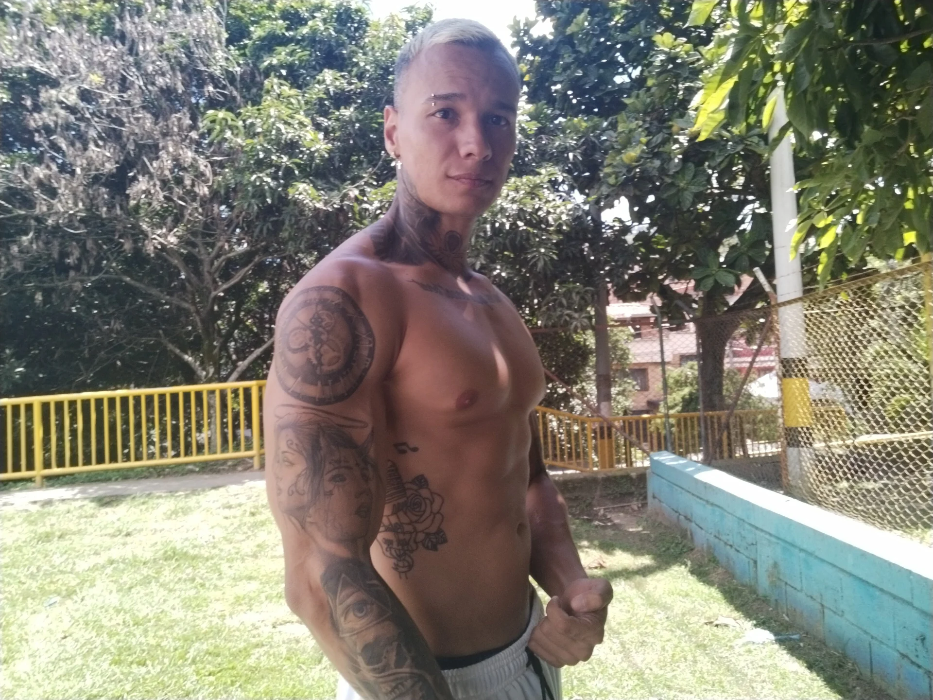 XXX Porn Photo of Nude damian_c12 21