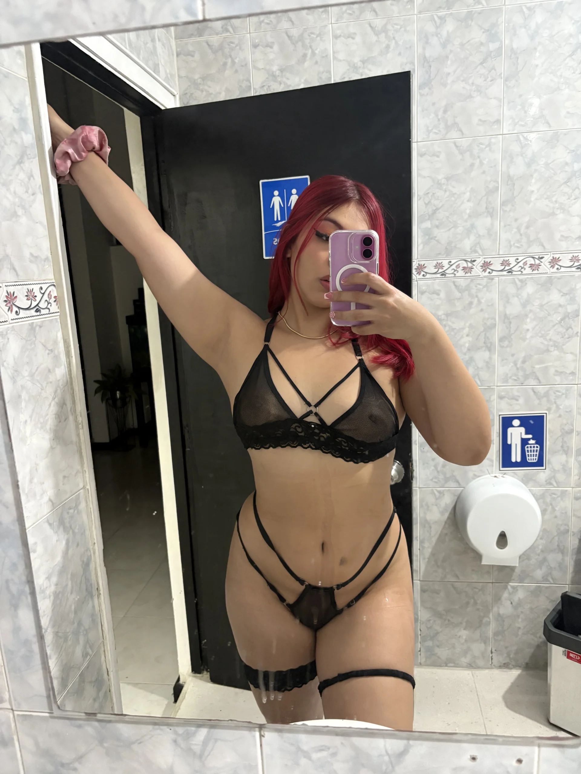 XXX Porn Photo of Nude caroo_gomeez 27