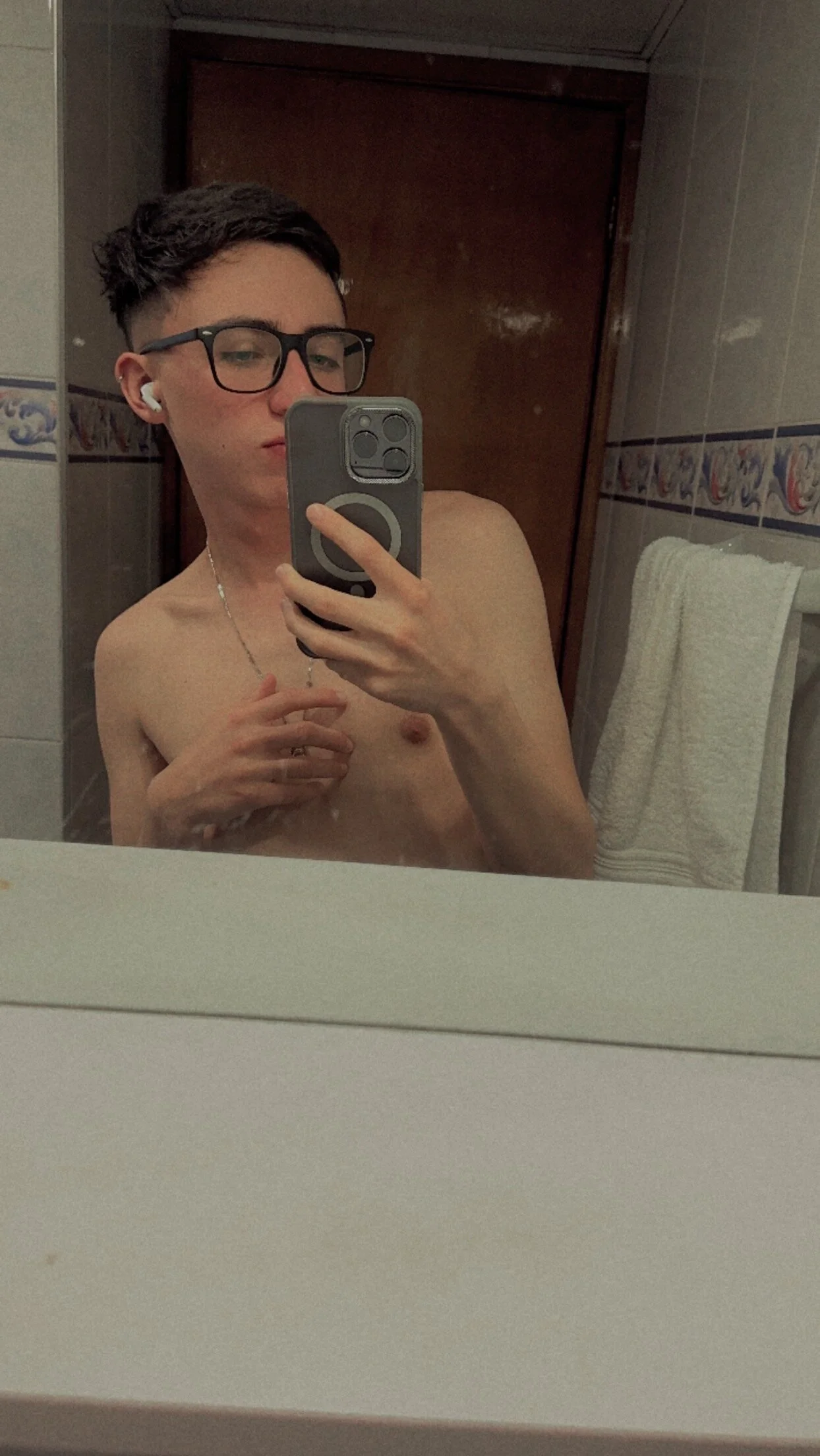 XXX Porn Photo of Nude CamiRojas_boy 14