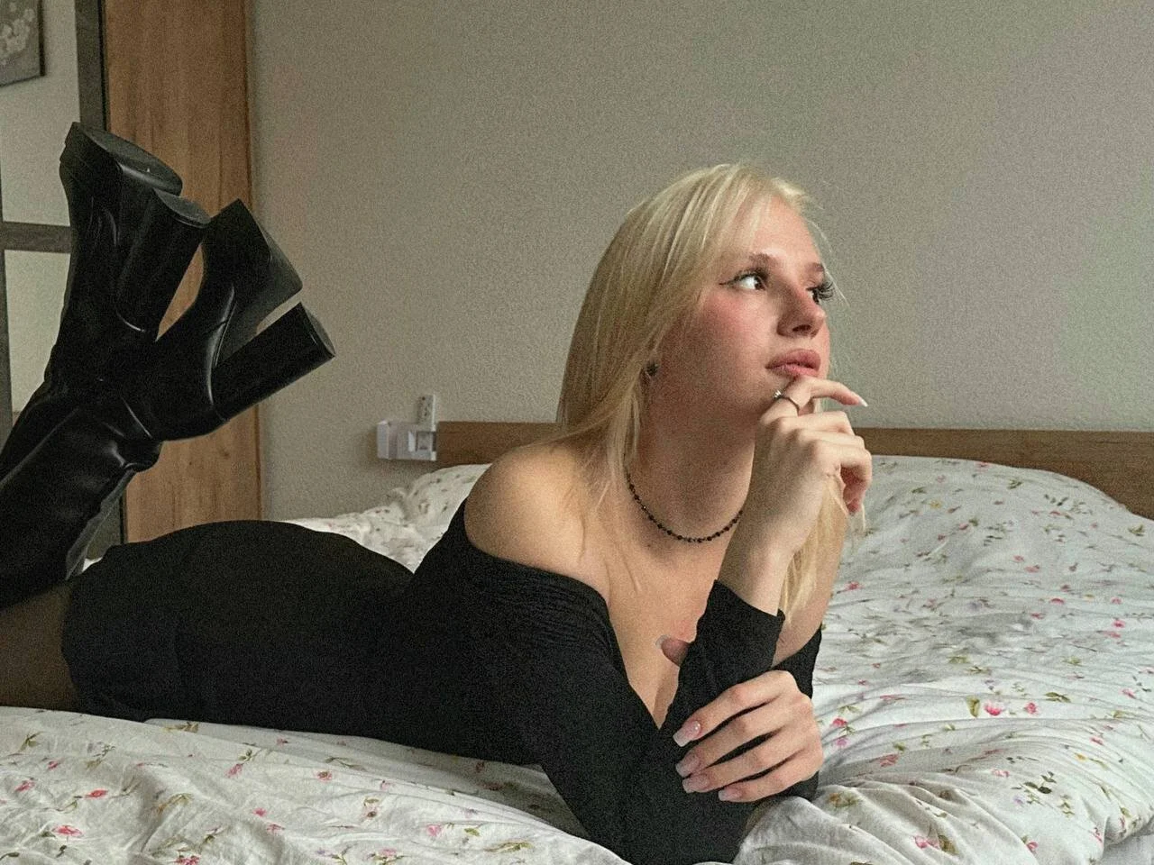 XXX Porn Photo of Nude SiuCrosier 2