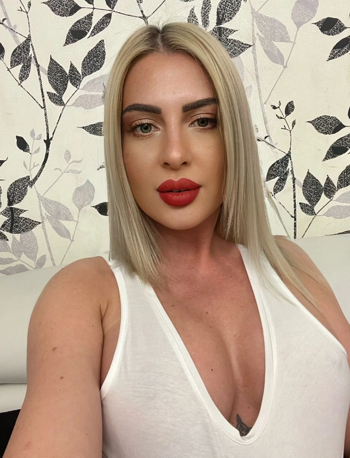 XXX Porn Photo of Nude Blond_Babes 8
