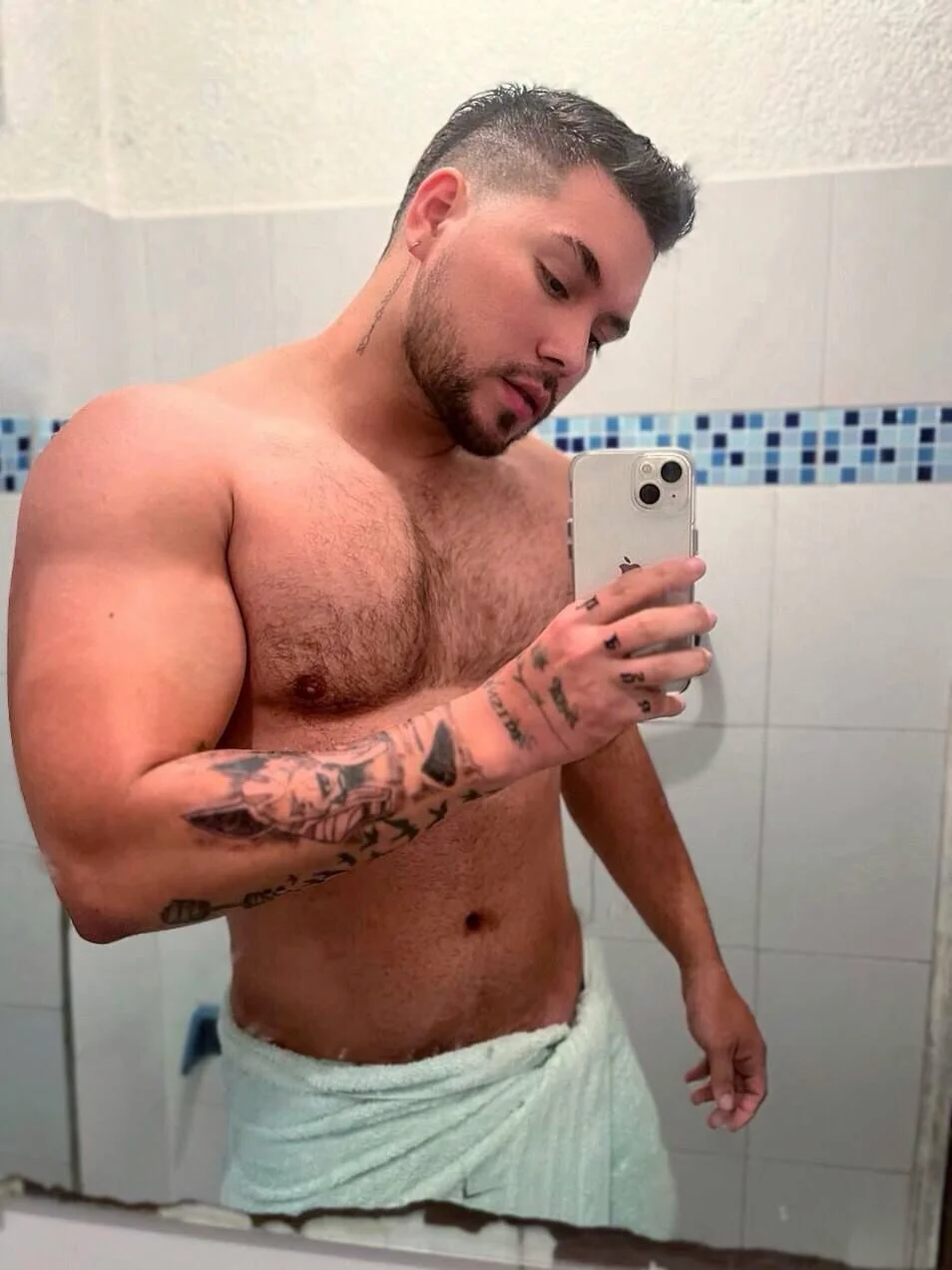 XXX Porn Photo of Nude kyleWils0n__ 1