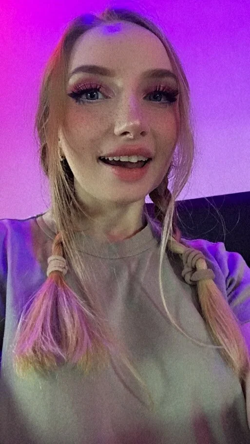 XXX Porn Photo of Nude PollyMichaelson 28