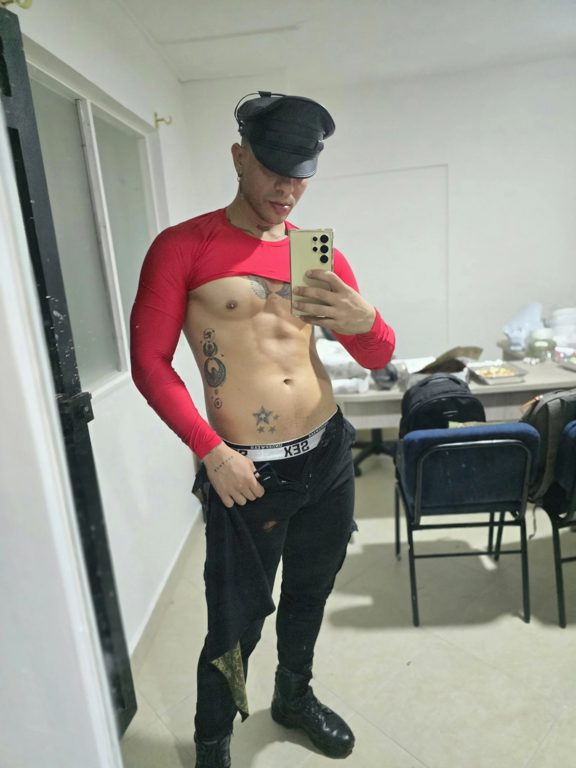 XXX Porn Photo of Nude Zayn_maxwell 2