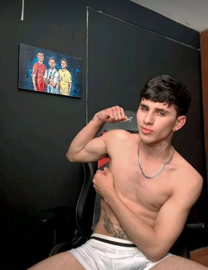 XXX Porn Photo of Nude apolo_lux 2
