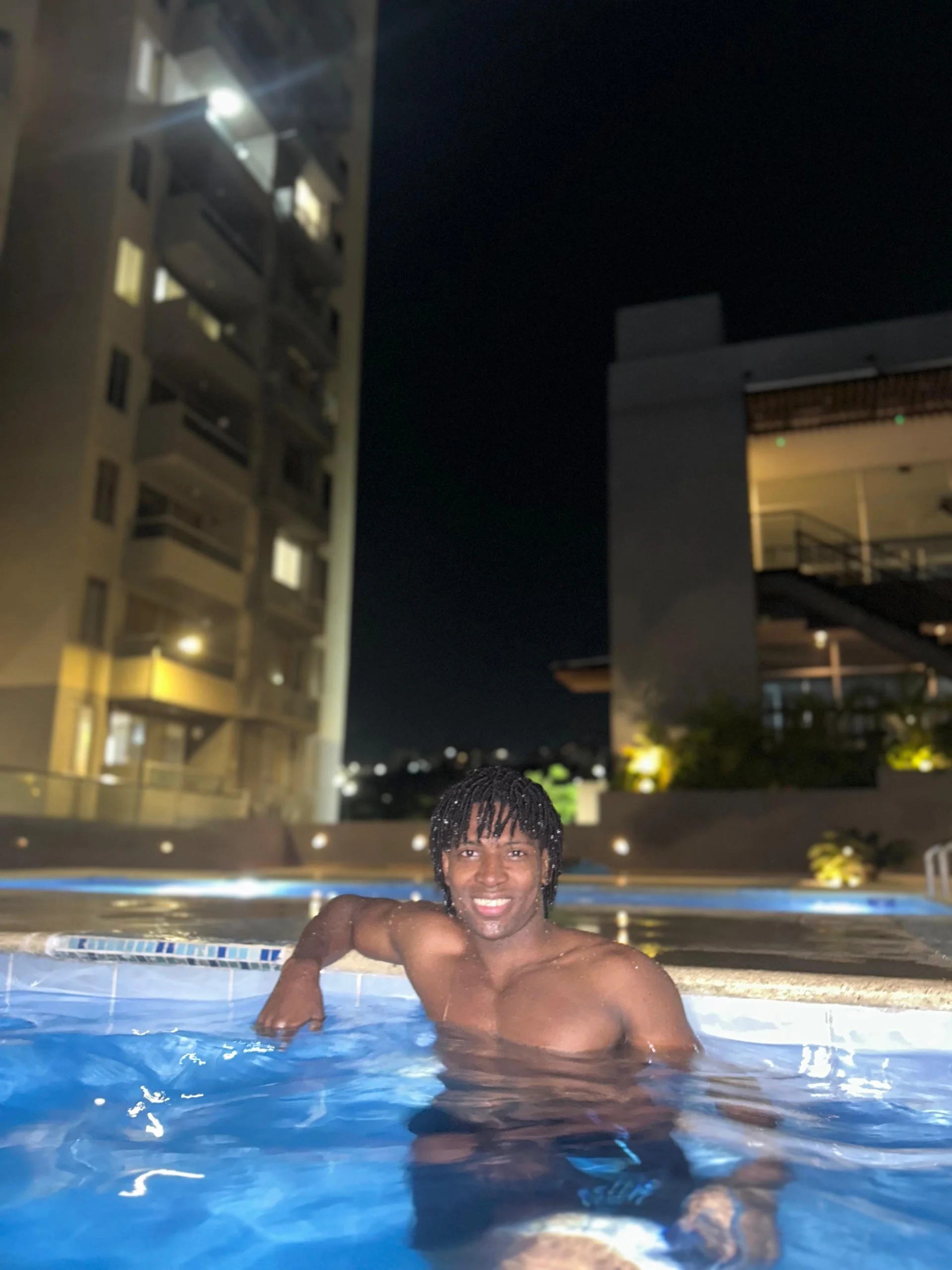 XXX Porn Photo of Nude tau_montes 1