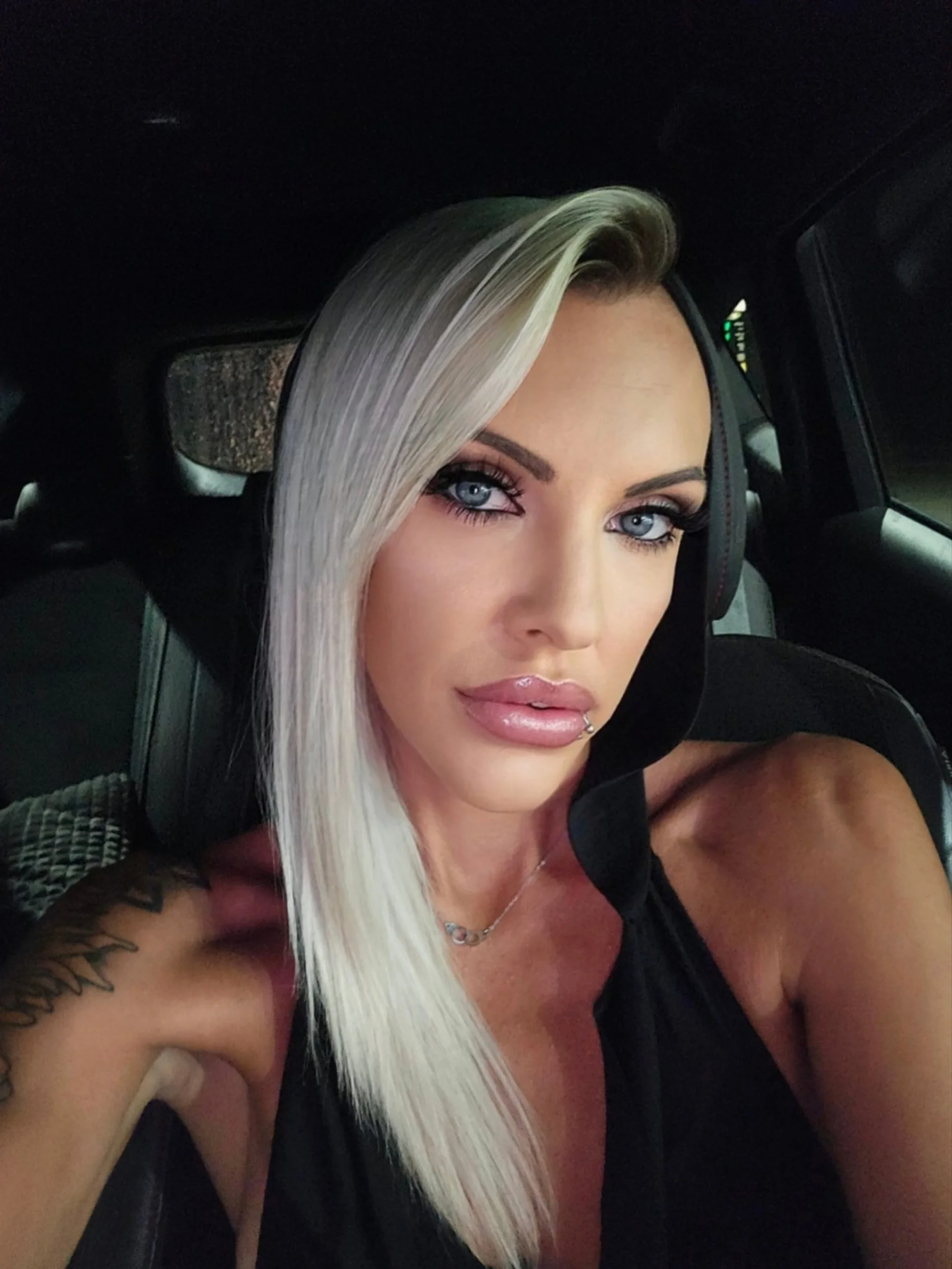 XXX Porn Photo of Nude UK_Tall_Barbie_Slut 29