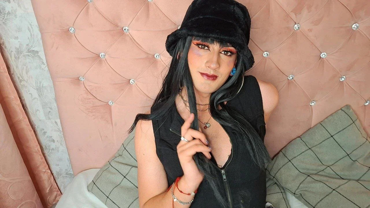 XXX Porn Photo of Nude Miley_Cavendish 6