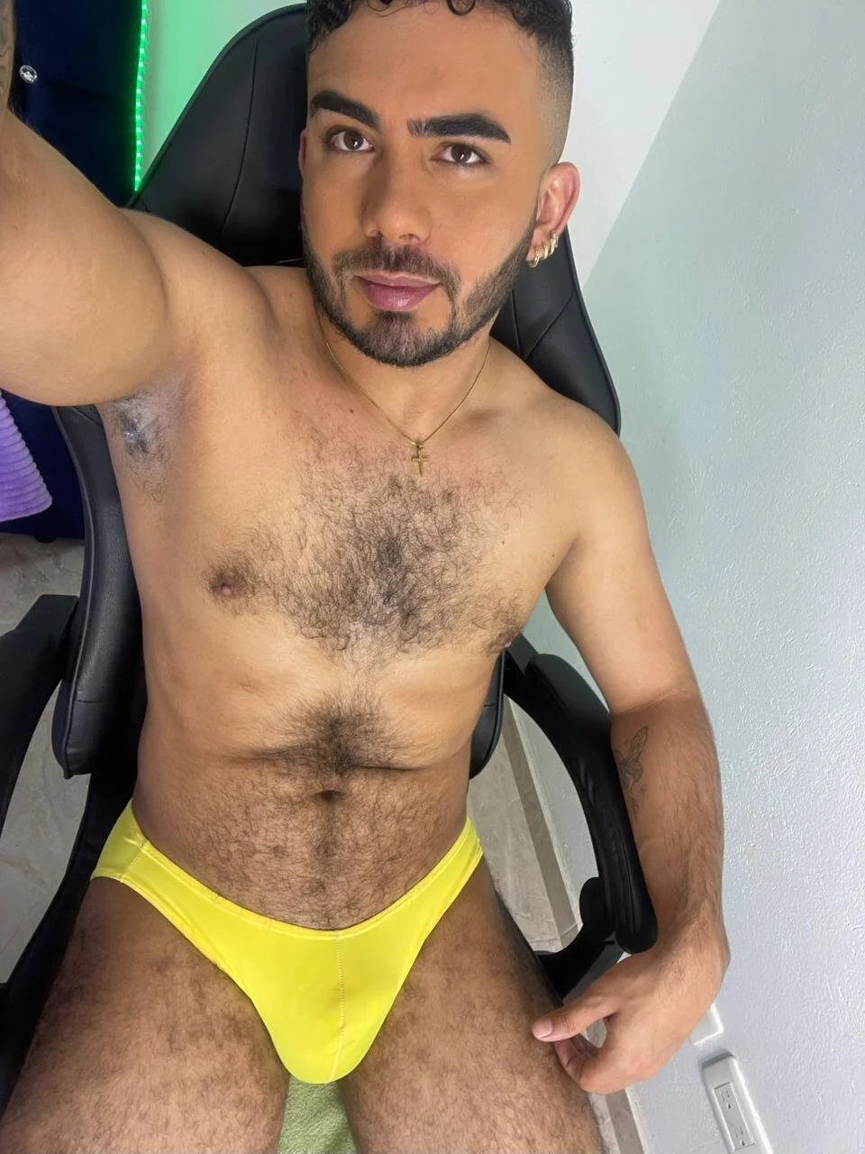 XXX Porn Photo of Nude adamhairy 24