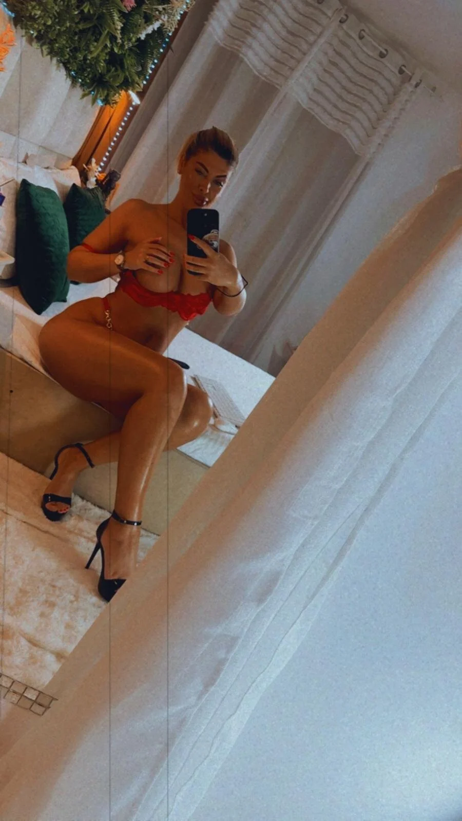 XXX Porn Photo of Nude BunnyGoneBad 4