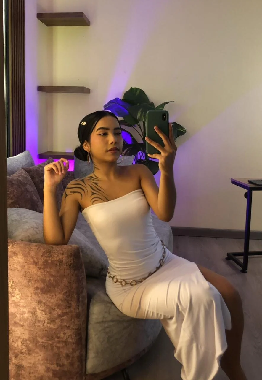 XXX Porn Photo of Nude emma_hamilton_ 10