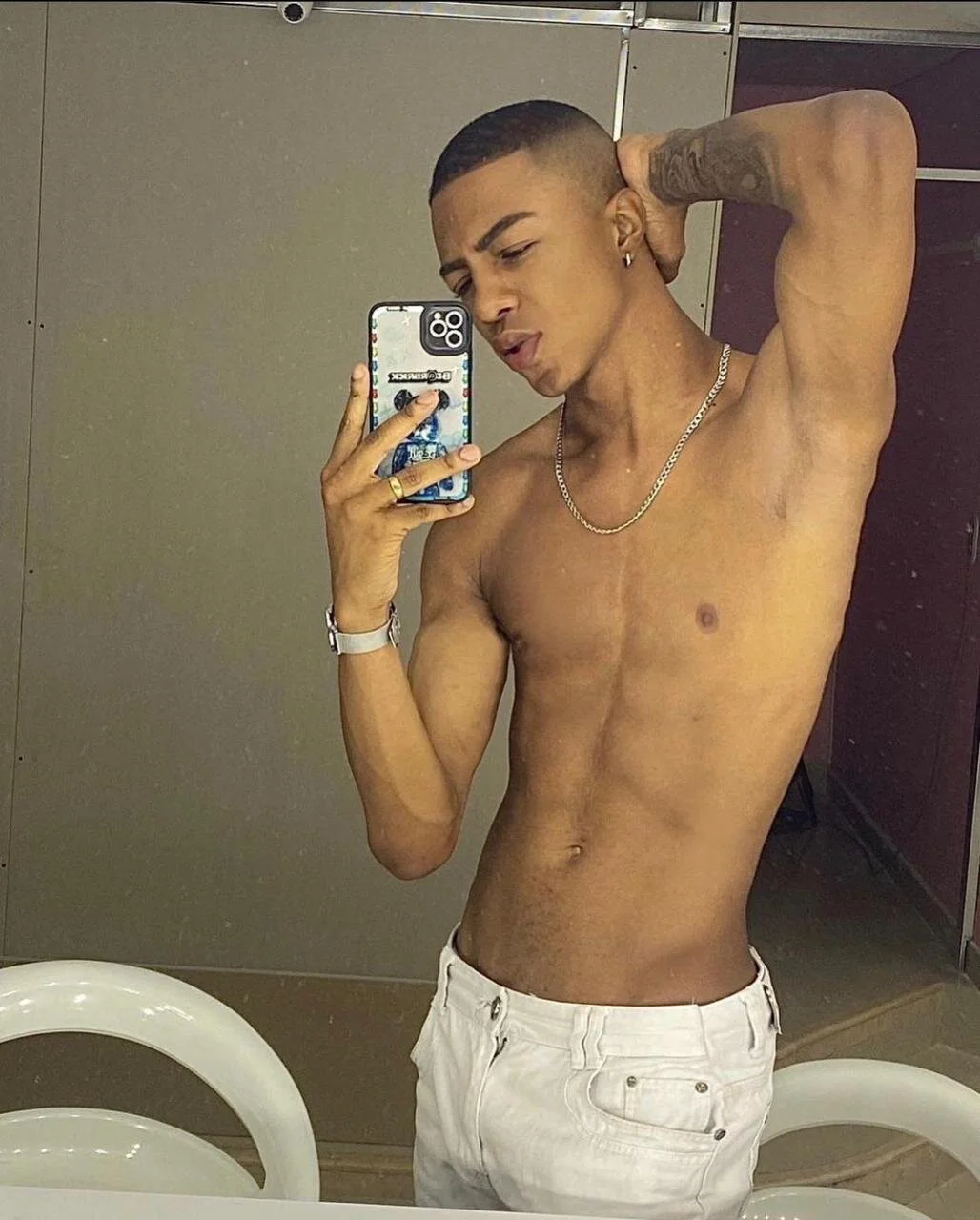 XXX Porn Photo of Nude YeremiBrowm 77