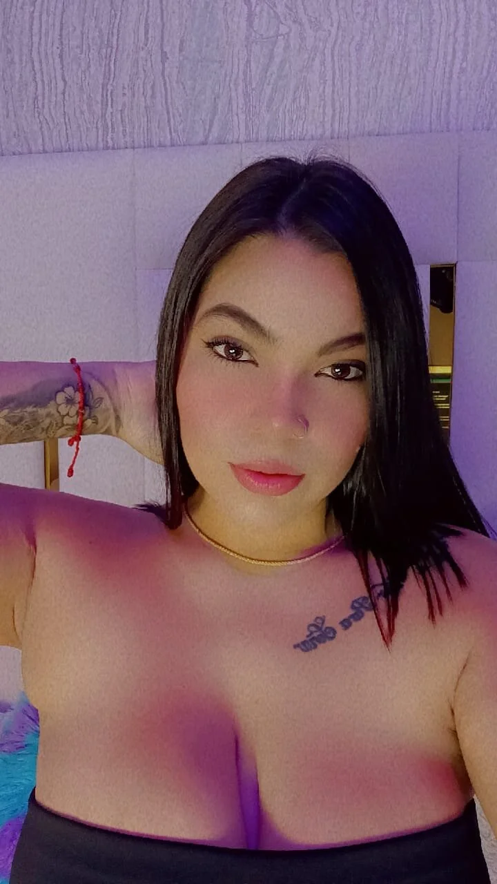 XXX Porn Photo of Nude hillary_uckerman_ 19