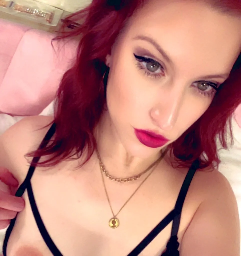 XXX Porn Photo of Nude Redheaded_Siren 5