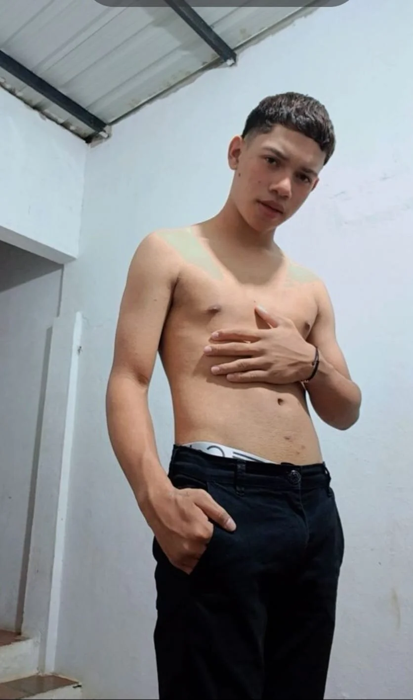 XXX Porn Photo of Nude curious_straight_guy 12