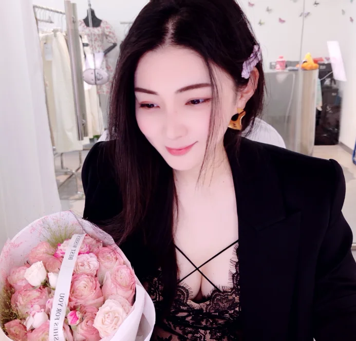 XXX Porn Photo of Nude yangyang-777 3