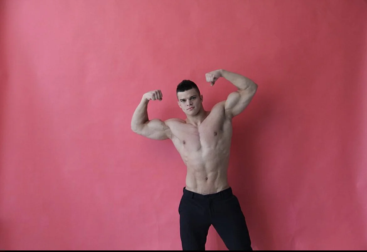 XXX Porn Photo of Nude danielkraigforu 21