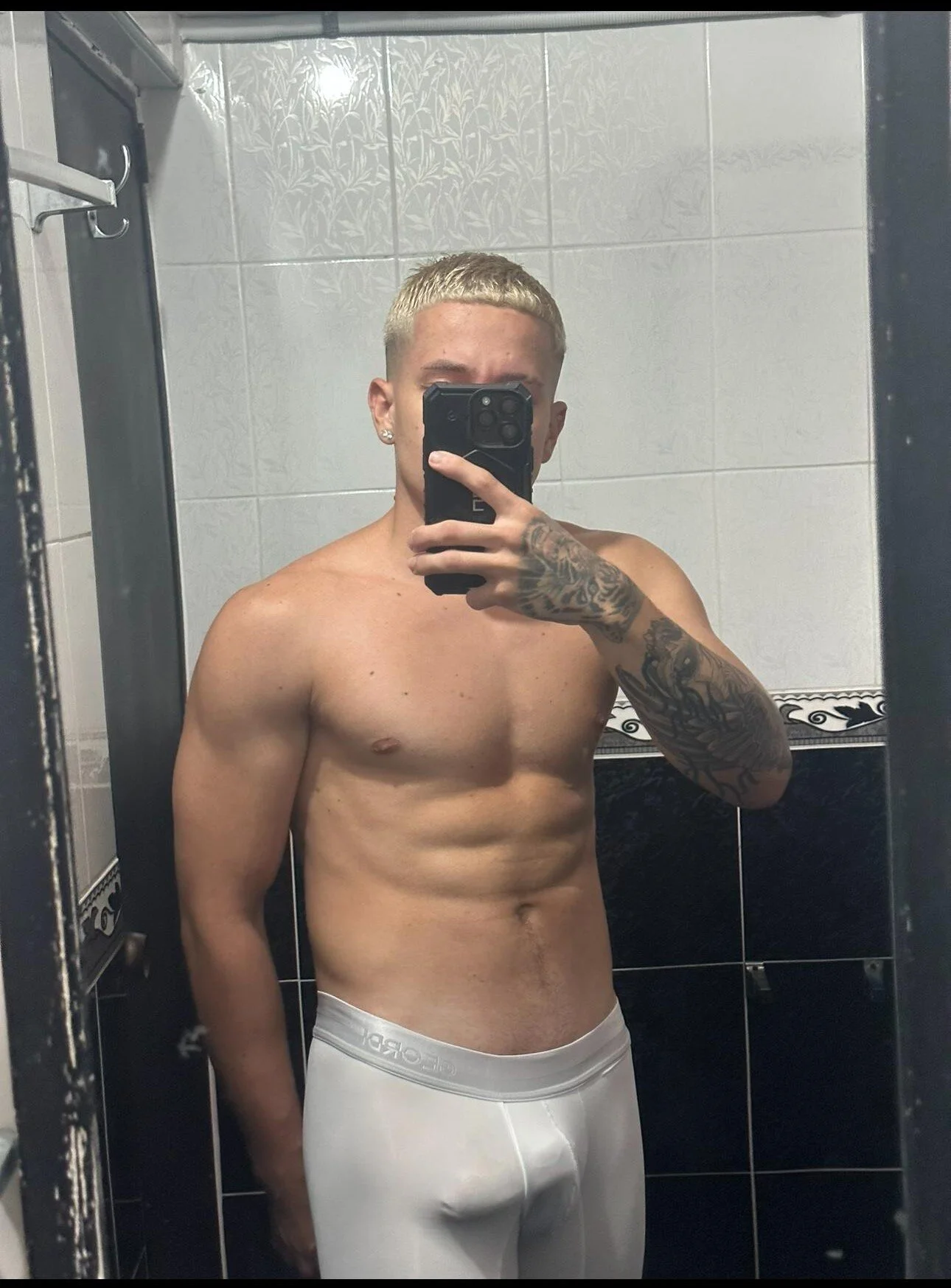 XXX Porn Photo of Nude DerekOlsen 1