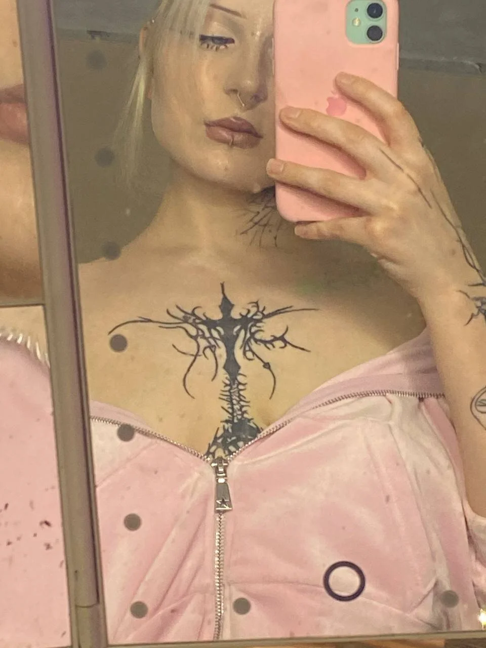 XXX Porn Photo of Nude little_grinch666 23