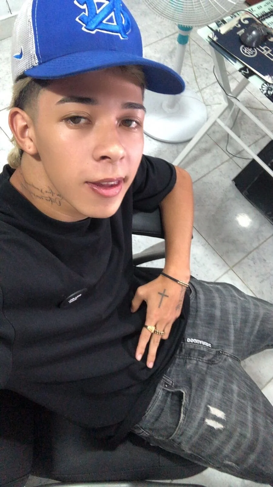 XXX Porn Photo of Nude Jaames_Boy 10